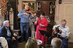 31.05.2026.MAŁGORZATA I JANUSZ SENDELOWIE, ŁUKASZ MIKSIK. Prezentacja autorskiej twórczości słowno-muzycznej.